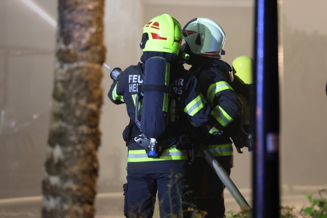 	17 Feuerwehren bei Großbrand eines Wirtshauses in Eschenau im Hausruckkreis im Einsatz