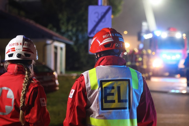 	17 Feuerwehren bei Großbrand eines Wirtshauses in Eschenau im Hausruckkreis im Einsatz