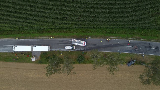 	Folgenschwerer Crash zwischen PKW und LKW auf Voralpenstraße bei Rohr im Kremstal