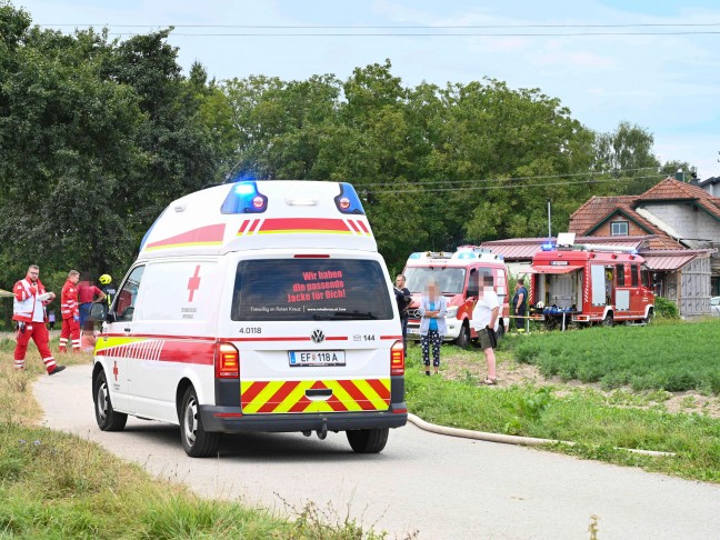 	Heftige Explosion gemeldet: Fünf Verletzte nach größerem Brand in einem Feuerwerkslager in Pupping