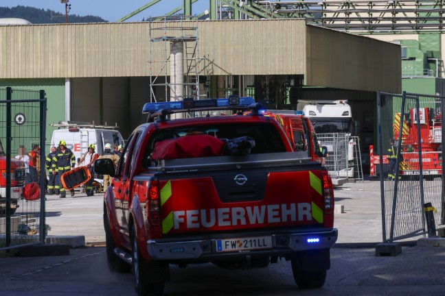 	Personenrettung: Arbeiter in Aschach an der Donau etwa vier Meter tief in Schacht gestürzt