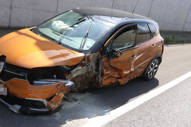 	Streifkollision zweier Autos auf Wiener Straße bei Asten fordert zwei Leichtverletzte