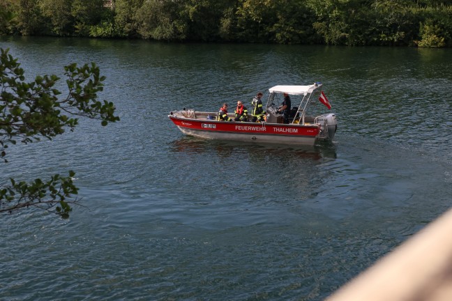 	Personenrettung: Frau in Thalheim bei Wels mit Feuerwehrboot aus der Traun gerettet