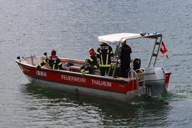 	Personenrettung: Frau in Thalheim bei Wels mit Feuerwehrboot aus der Traun gerettet