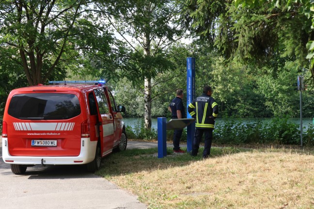 	Personenrettung: Frau in Thalheim bei Wels mit Feuerwehrboot aus der Traun gerettet