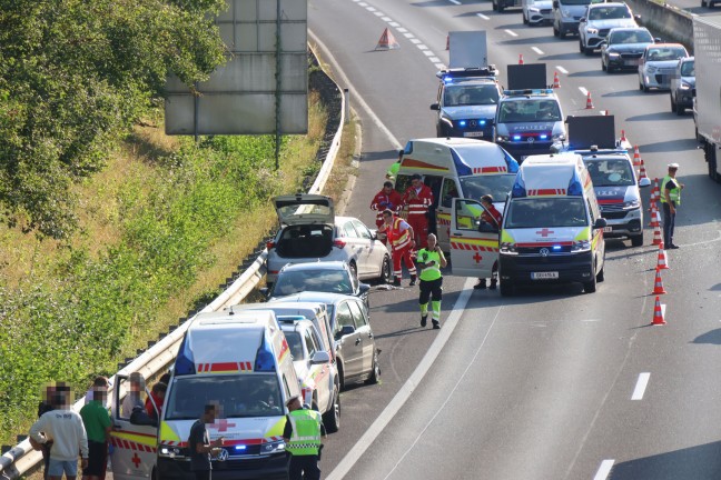 	Schwerer Auffahrunfall auf Innkreisautobahn in Pichl bei Wels fordert drei Verletzte