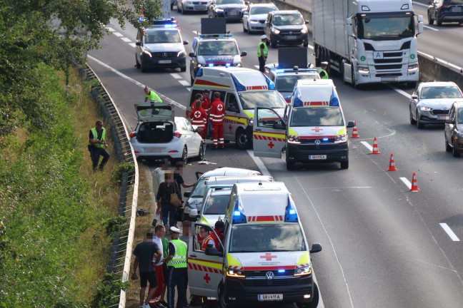 	Schwerer Auffahrunfall auf Innkreisautobahn in Pichl bei Wels fordert drei Verletzte