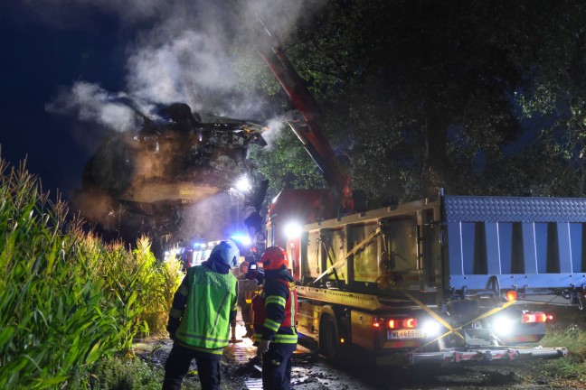 	Identität geklärt: Lenker (18) und Beifahrerin (17) starben bei Autobrand nach Unfall in Buchkirchen