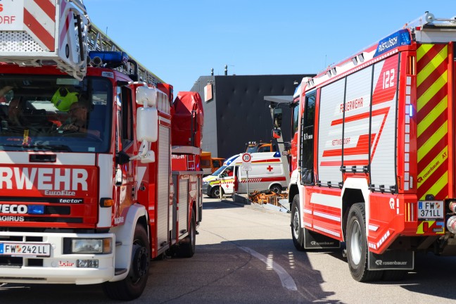 	Vier Feuerwehren bei Brand in einer Werkstättenhalle in Ansfelden im Einsatz