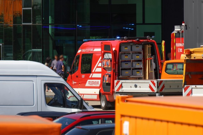 	Vier Feuerwehren bei Brand in einer Werkstättenhalle in Ansfelden im Einsatz