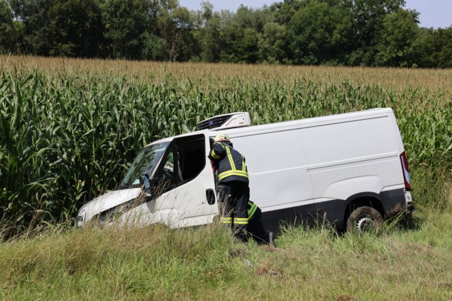 	Kollision zwischen LKW und Kleintransporter auf Lamprechtshausener Straße bei Handenberg