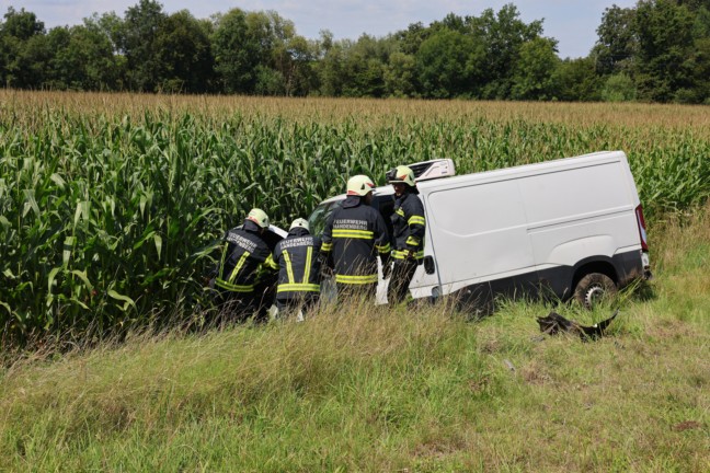 	Kollision zwischen LKW und Kleintransporter auf Lamprechtshausener Straße bei Handenberg