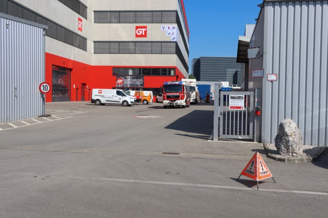 	Einsatz der Feuerwehr nach Kühlmittelaustritt bei einem Unternehmen in Wels-Pernau