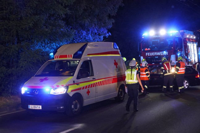 	Drei teils Schwerverletzte und großer Sachschaden bei Unfall auf Wiener Straße bei Traun