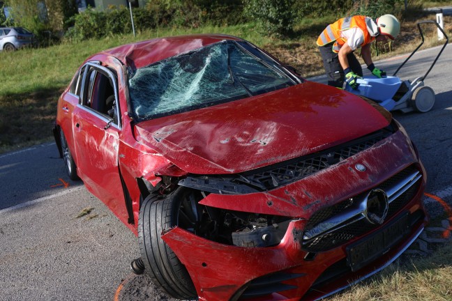 	Schwerer Verkehrsunfall mit Fahrzeugüberschlag bei Taiskirchen im Innkreis fordert einen Verletzten