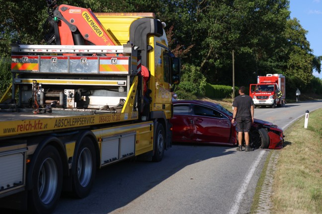 	Schwerer Verkehrsunfall mit Fahrzeugüberschlag bei Taiskirchen im Innkreis fordert einen Verletzten