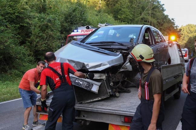 	Unfall mit drei beteiligten Fahrzeugen auf Nibelungenstraße bei Hartkirchen