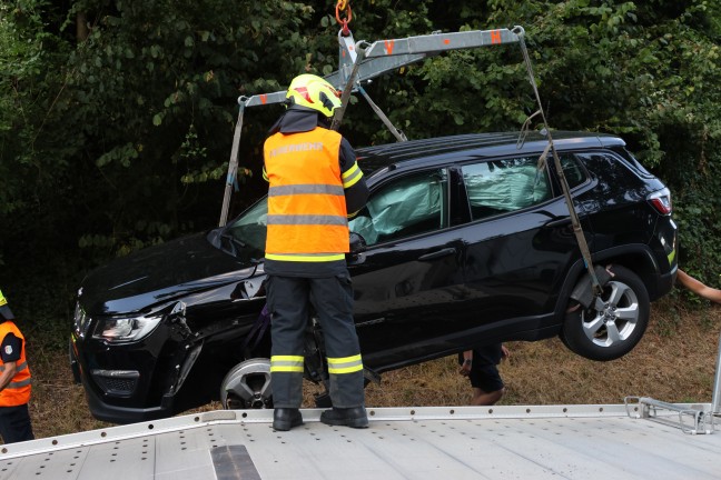 	Unfall mit drei beteiligten Fahrzeugen auf Nibelungenstraße bei Hartkirchen