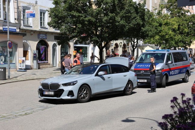 	Polizei stoppt in Braunau am Inn nach Nacheile Schlepperfahrt mit sieben syrischen Staatsbürgern