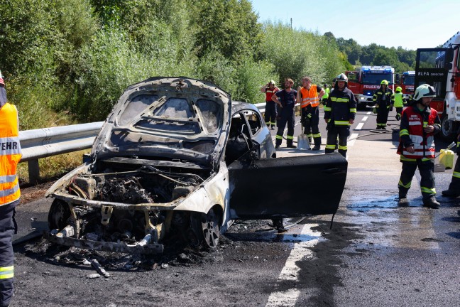 	Auto stand auf Innkreisautobahn bei Meggenhofen in Vollbrand