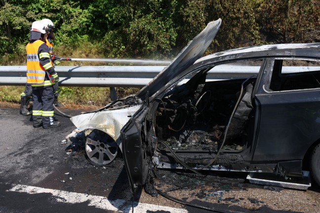 	Auto stand auf Innkreisautobahn bei Meggenhofen in Vollbrand