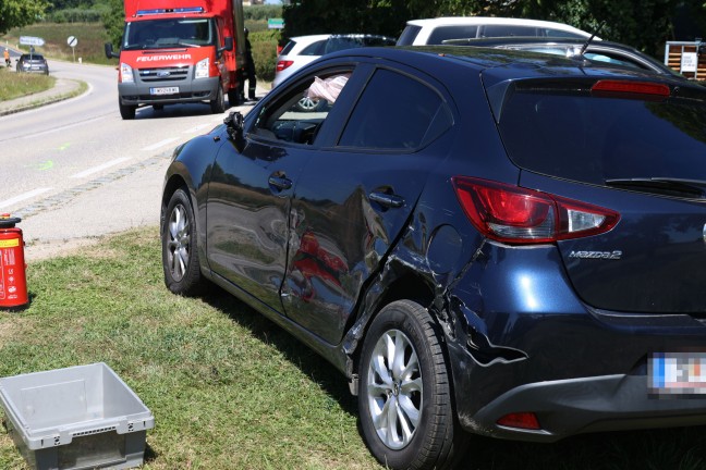 	Aufräumarbeiten durch Feuerwehr nach Streifkollision in Buchkirchen