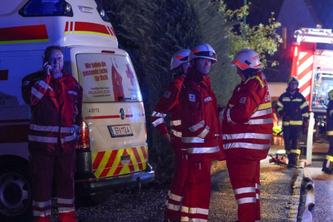 	Großeinsatz: Blitzeinschlag setzte Wirtschaftstrakt eines Bauernhofes in Fraham in Brand