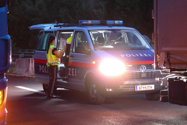 	Brand eines LKW-Reifens löste Einsatz dreier Feuerwehren auf Innkreisautobahn bei Krenglbach aus