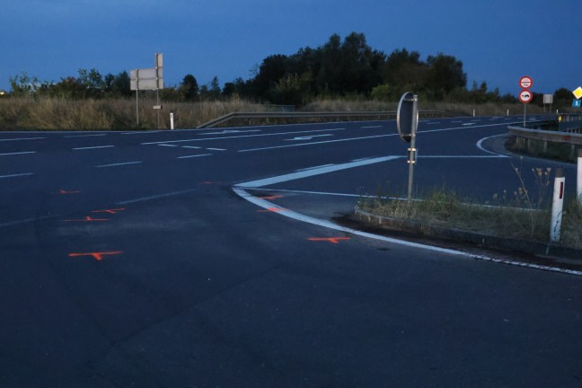 	Kreuzungskollision zwischen zwei PKW auf Wiener Straße in Asten