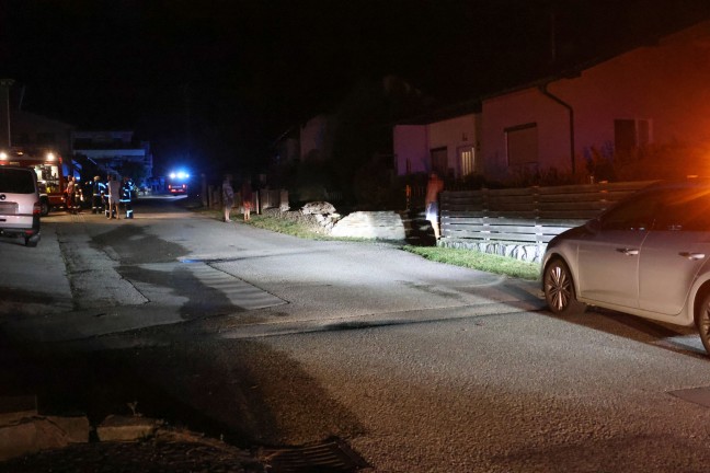 	Auto bei Verkehrsunfall in Hartkirchen gegen Gartenzaun gekracht