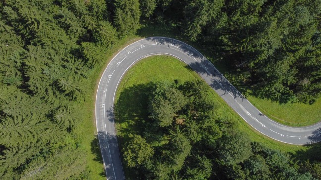 	Tödlicher Motorradunfall: 49-Jähriger prallte bei Altmünster in einer Kehre mit Kopf gegen Baum