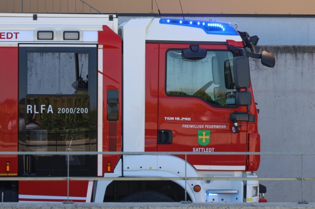 	Drei Feuerwehren bei Brand bei einem Technologieunternehmen in Sattledt im Einsatz