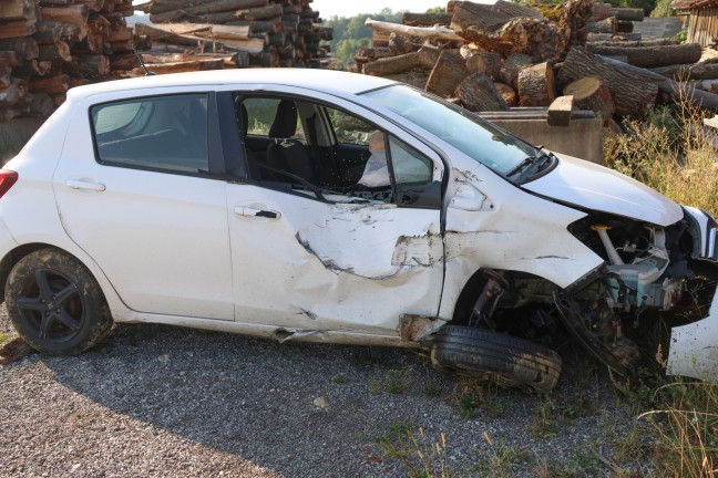 	Verkehrsunfall zwischen PKW und Traktor in Thalheim bei Wels endet glimpflich