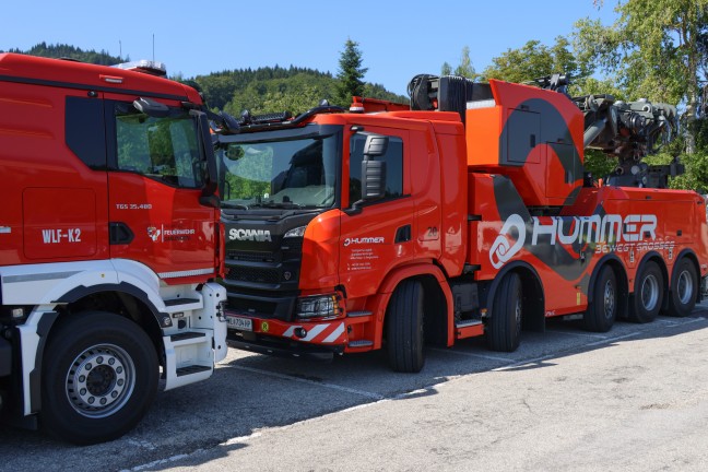 	LKW abgestürzt: Lenker (55) bei schwerem Unfall auf Forststraße in Gmunden tödlich verunfallt