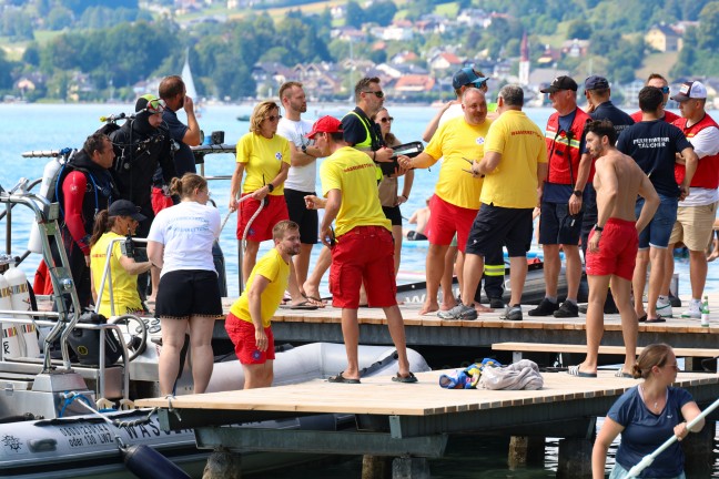 	Weyregg am Attersee: Großeinsatz mit Tauchern und Booten bei Suche nach vermisstem Kind im Attersee