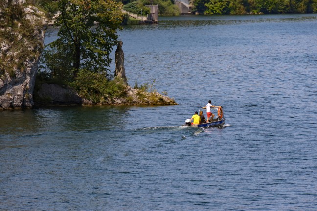 	Schwerer Tauchunfall: Großeinsatz bei Suche nach vermisstem Taucher im Traunsee bei Traunkirchen