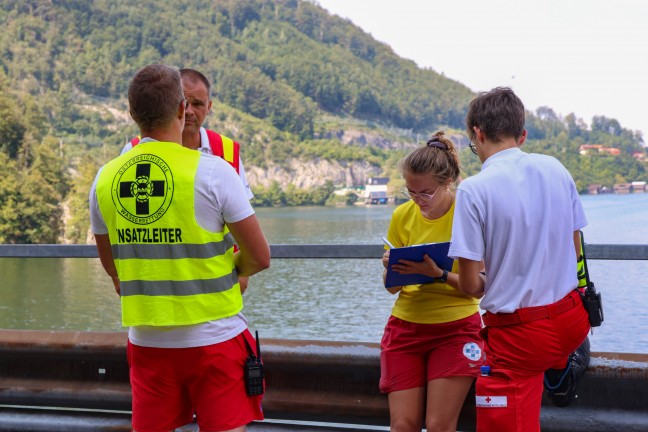 	Schwerer Tauchunfall: Großeinsatz bei Suche nach vermisstem Taucher im Traunsee bei Traunkirchen