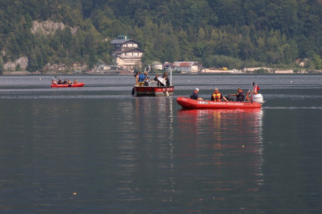 	Schwerer Tauchunfall: Großeinsatz bei Suche nach vermisstem Taucher im Traunsee bei Traunkirchen