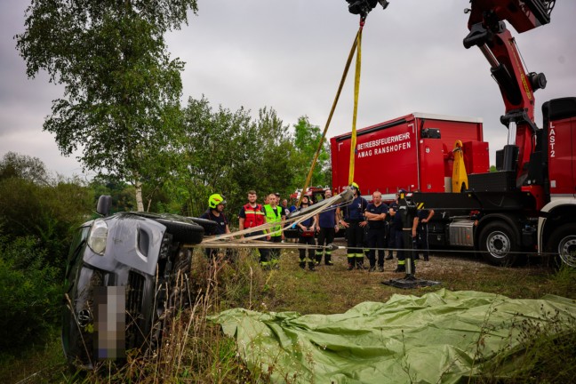 	Handbremse vergessen: Auto in einen Baggersee in Mining gerollt und untergegangen