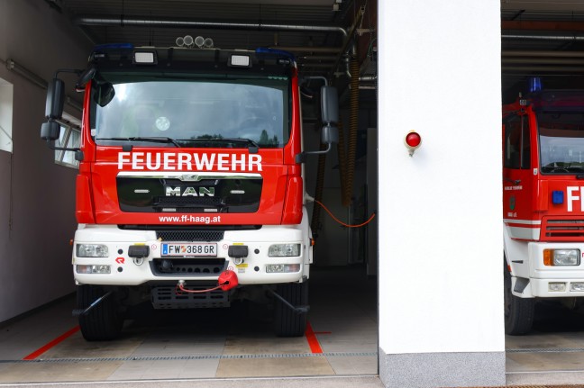 	Auto auf Innkreisautobahn bei Kematen am Innbach gegen Leitschiene gekracht