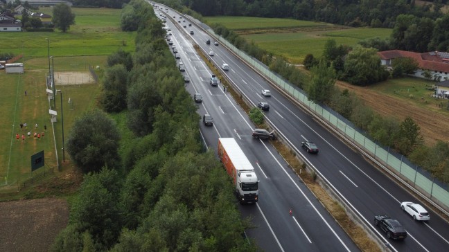 	Auto auf Innkreisautobahn bei Kematen am Innbach gegen Leitschiene gekracht