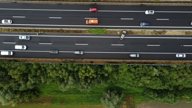 	Auto auf Innkreisautobahn bei Kematen am Innbach gegen Leitschiene gekracht