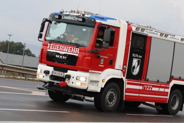 	Autoüberschlag im Bereich eines Überführungsbauwerks auf Gmundener Straße in Edt bei Lambach