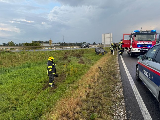 	Autoüberschlag im Bereich eines Überführungsbauwerks auf Gmundener Straße in Edt bei Lambach