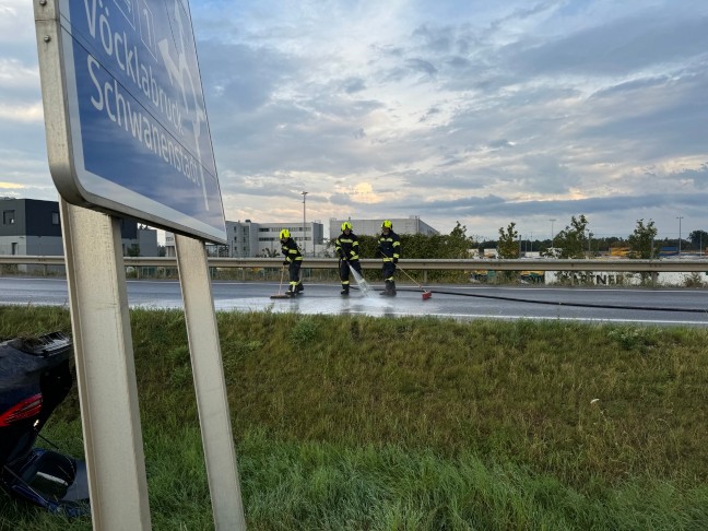 	Autoüberschlag im Bereich eines Überführungsbauwerks auf Gmundener Straße in Edt bei Lambach