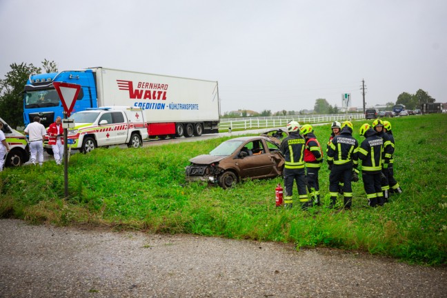 	Autolenker überschlug sich auf Braunauer Straße bei Burgkirchen mit PKW