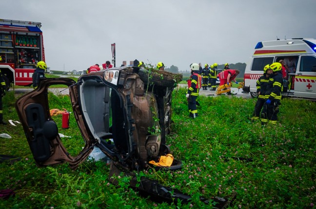 	Autolenker überschlug sich auf Braunauer Straße bei Burgkirchen mit PKW