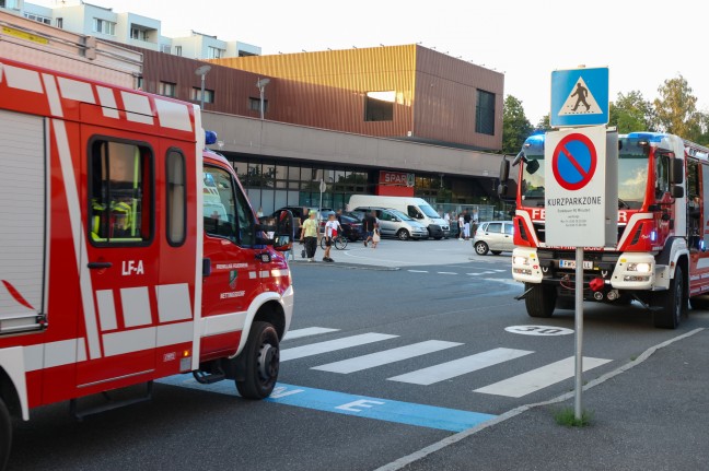 	Vier Feuerwehren nach Brand in einer Küche eines Mehrparteienwohnhauses in Ansfelden im Einsatz