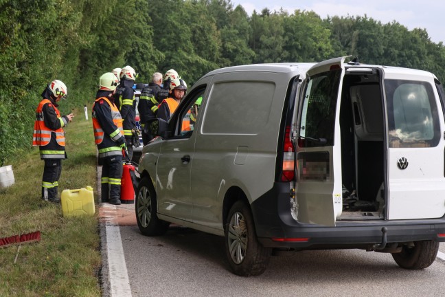 	Waldrand gestreift: Kleintransporter bei Sipbachzell von Fahrbahn abgekommen