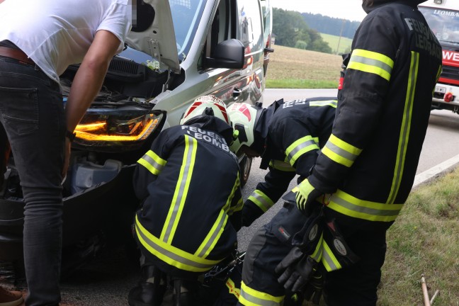 	Waldrand gestreift: Kleintransporter bei Sipbachzell von Fahrbahn abgekommen